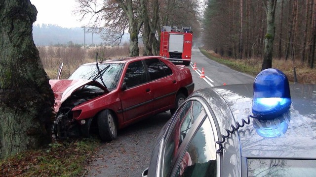 Śmiertelny wypadek pod Cewicami. Nie żyje jedna osoba.