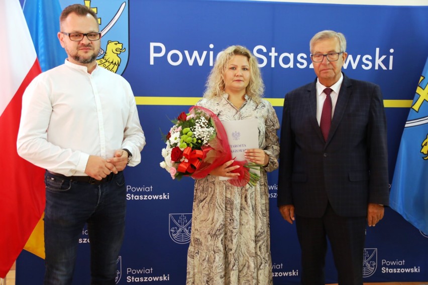 Awans odbiera Justyna Tomala z ZS w Połańcu.