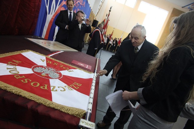 Uroczystość nadania Gimnazjum nr 1 imienia Danuty Siedzikówny „Inki” odbyła się w ramach ogólnopolskich obchodów ku czci Żołnierzy Wyklętych.