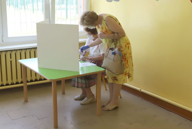 Głosowanie w Publicznej Szkole Podstawowej numer 5 w Radomiu.
