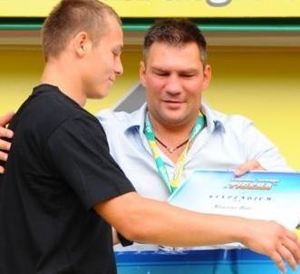Dariusz Michalczewski wręczył stypendia najbardziej potrzebującym, młodym sportowcom.