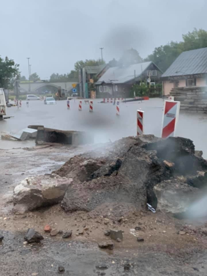 Ulewa w Białymstoku 21.08.2019. Obfity deszcz sparaliżował...
