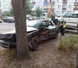 Wypadek w Ostrołęce na Hallera. Kierujący audi uciekł, zatrzymali go świadkowie. Do zdarzenia doszło w niedzielę 21.08.2022