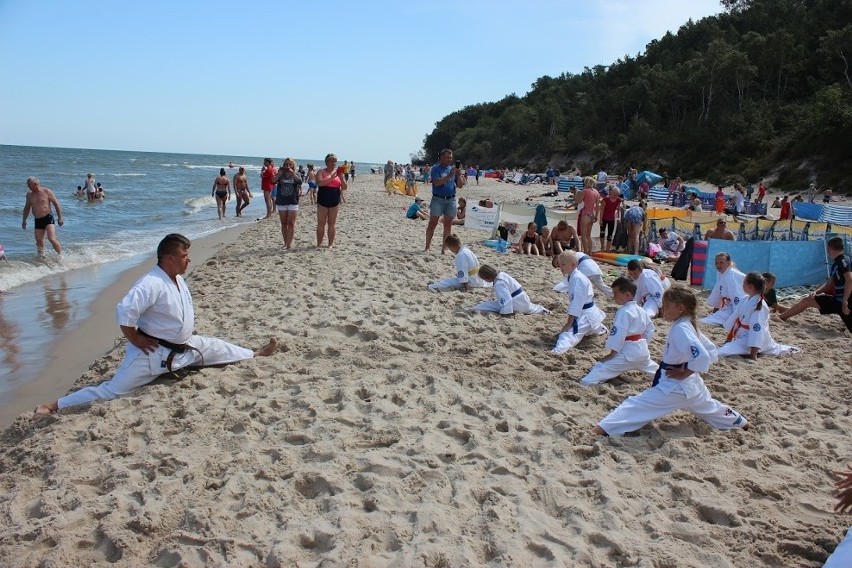 Karatecy ze Skarżyska trenowali w morzu i odpoczywali nad Bałtykiem 