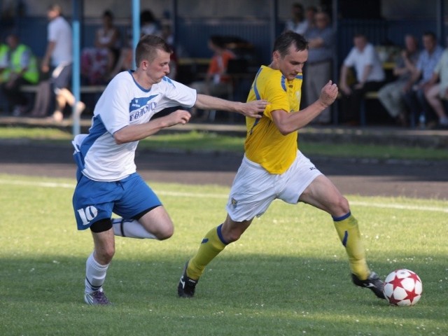 Michał Zajdel (z prawej) był bohaterem meczu Stal Sanok - Tomasovia.