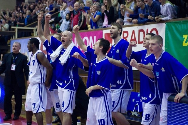 Po końcowej syrenie w obozie koszykarzy Jeziora Tarnobrzeg zapanowała euforia. Ostatni mecz "Jeziorowców" w 2012 roku miał szczęśliwy finał.