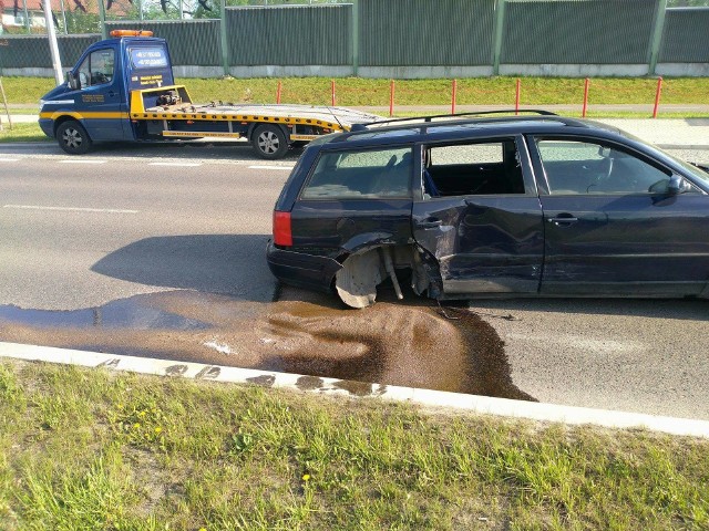 Do groźnie wyglądającej kolizji doszło w niedzielę na ul. Ojca Pio. Zderzyły się dwa pojazdy.Udostępnione zdjęcia pochodzą ze strony Kolizyjne Podlasie. Znajdziesz tam więcej fotografii z wypadków w regionie.