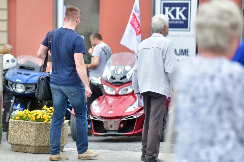 Tour de Konstytucja w Radomiu. Wiele osób zebrało się w centrum miasta. Zobacz zdjęcia