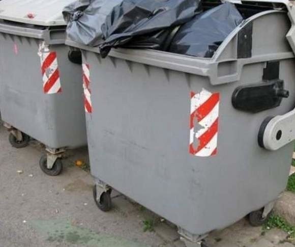 W czwartek radni z komisji komunalnej poparli pomysł, aby rachunki za śmieci były uzależnione od powierzchni mieszkania. Im ktoś ma większe mieszkanie, tym zapłaci więcej za odpady.