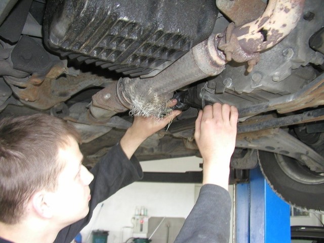 Raz do roku warto, by mechanik sprawdził, czy ze skrzyni nie wycieka olej