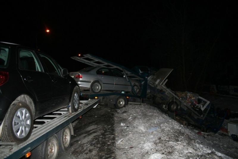 Ostrołęka. Ciężarówka uderzyła w stojące busy. Było o włos od tragedii