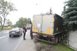 Wypadek na drodze Wrocław - Kłodzko. Tir wjechał do ogródka