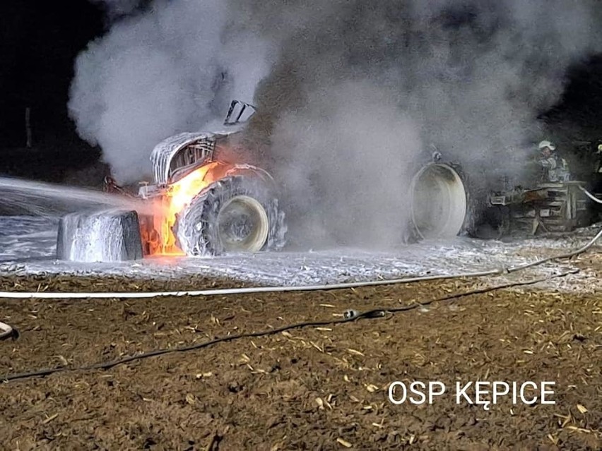 W Przytocku w ogniu stanął ciągnik rolniczy. Maszyn zapaliła...