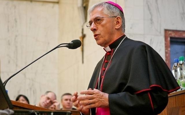 Dyspensa na majówkę 2018: Abp. Wiktor Skworc zwolnił wiernych archidiecezji katowickiej z postu 4 maja