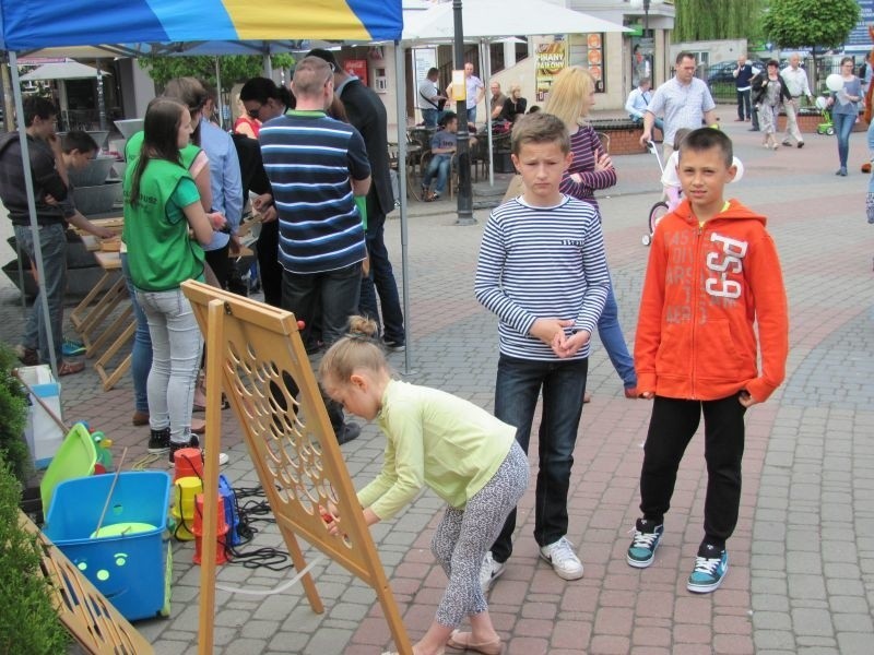 Od godz. 10 na plac przy DH Kupiec schodzili się...