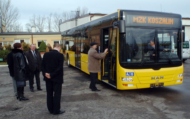 Autobusy przekazane do MZK to dwa pojazdy standardowe. Maja po 31 miejsc siedzących i po 75 stojących.