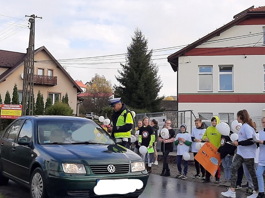 Akcja „No Promil-No Problem”. Uczniowie ze szkół w gminie Chełmiec kontrolowali trzeźwość kierowców [ZDJĘCIA]