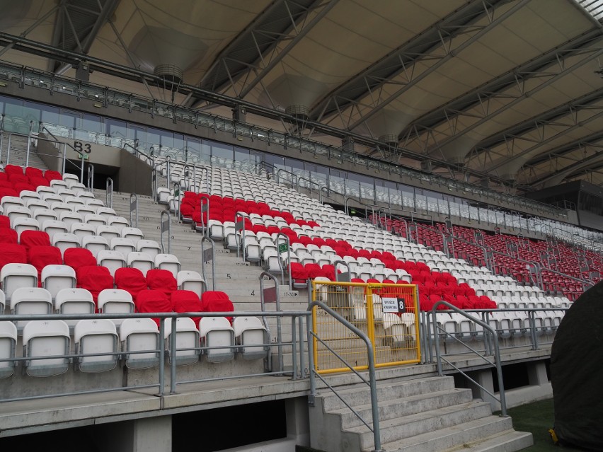 Przedderbowe "harce" ruszyły. Zniszczone siedziska na stadionie ŁKS - ZDJĘCIA