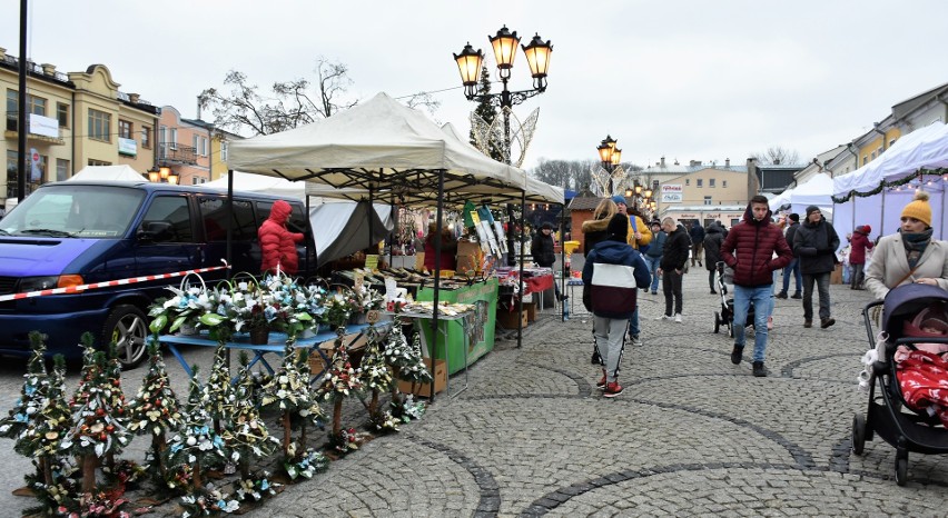 W Chełmie zapachniało świętami. Ruszył jarmark bożonarodzeniowy na placu Łuczkowskiego. Zobacz zdjęcia