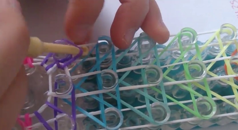 Rainbow loom, czyli bransoletki z gumek