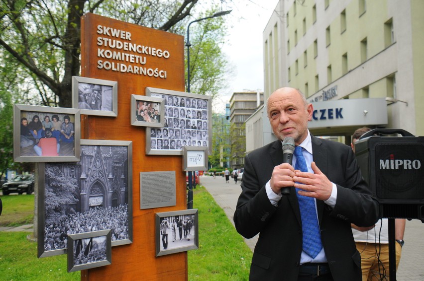 Byli opozycjoniści mają w Krakowie swój skwer. Będzie przypominał o ich działalności [ZDJĘCIA]