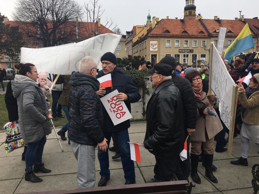 Zwolennicy i przeciwnicy Andrzeja Dudy pobili się na Rynku w...