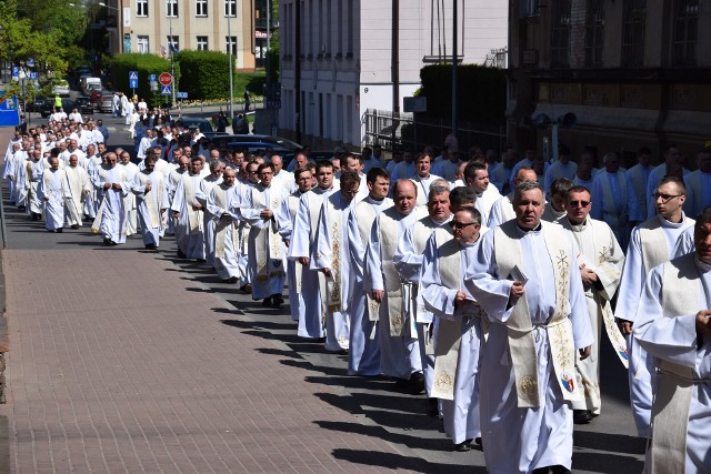 Biskup tarnowski ogłosił na razie nominacje proboszczowskie, w przyszłym tygodniu nowe placówki poznają księża wikariusze