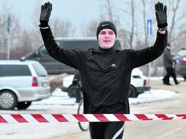 Michał Wojciechowski z Witaru Tarnobrzeg przede wszystkim cieszy się z biegania i pokonywania barier.