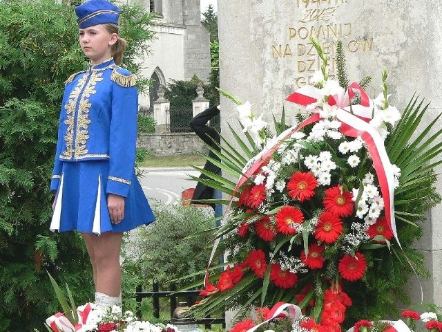 "Pomnij na dzień ów, na dzień grozy, ognia i krwi&#8221; &#8211; taki napis widnieje na płycie pomnika Ofiar Pacyfikacji w Skalbmierzu, przy którym odbędą się uroczystości rocznicowe. 