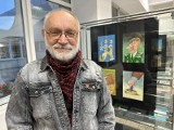 Mirosław Hajnos prezentuje w Zielonej Górze nie tylko swoje rysunki, ale i obrazy, bo... ma szkiełko w oku