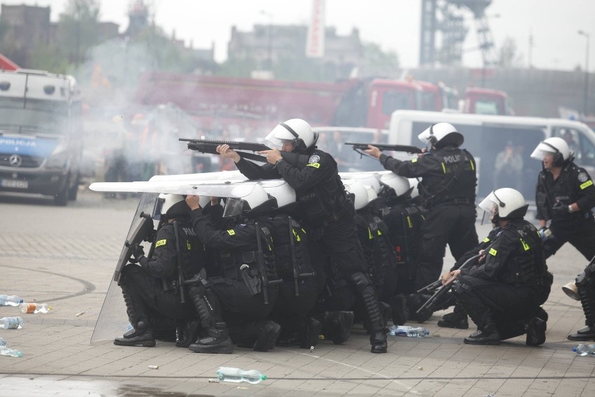 Święto Policji w Katowicach: Pokaz prewencji - tak policja...