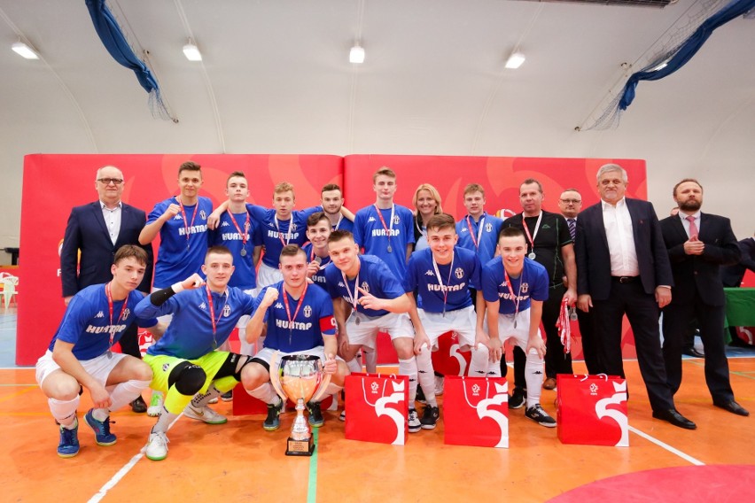 Junior Hurtap Łęczyca wicemistrzem Polski U-18 w Futsalu. Ogromny sukces łęczycan