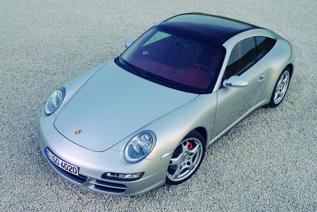 1. Porsche 911 Carrera - odsetek usterkowości 10,4 % (ok. 160 tys. zł)(W nawiasach podajemy zakres cenowy (od-do) tych modeli na rynku aut używanych)