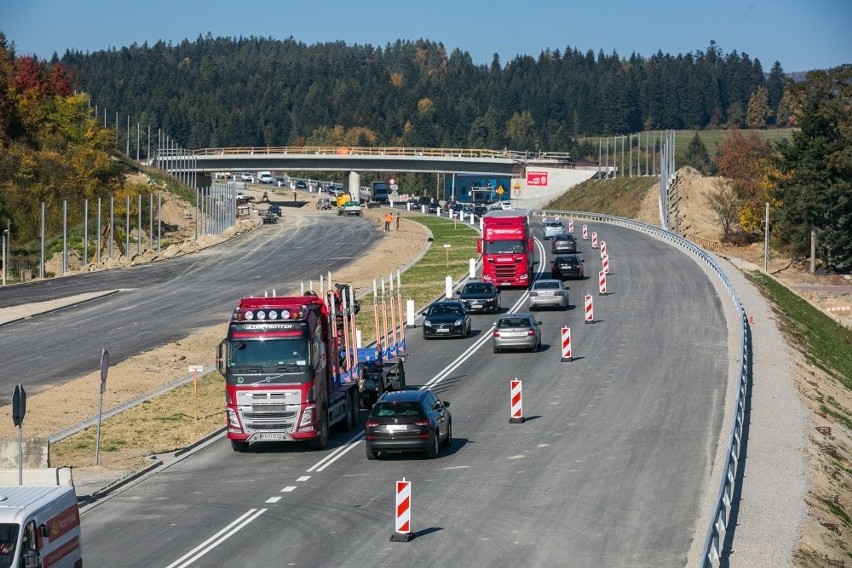 Budowa zakopianki. Kierowcy już jadą po fragmencie nowej trasy [ZDJĘCIA]