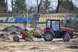 Ruszyła modernizacja stadionu w Nakle, budowlańcy także na stadionie w Szubinie (zdjęcia)