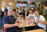 KFC w Lęborku już otwarte. Pierwszy dzień i pierwsza promocja przyciągnęły tłumy. ZDJĘCIA