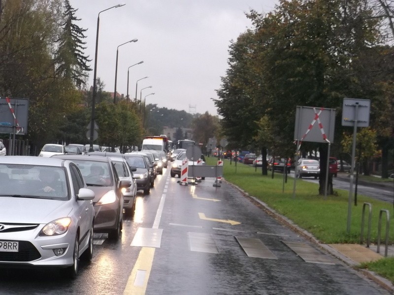 Wrocław: Korek na drodze na Psie Pole. Winny remont mostu Jagiellońskiego (ZDJĘCIA)