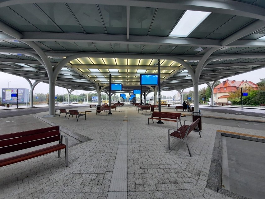 Nowy dworzec autobusowy w Katowicach przy ulicy Sądowej....