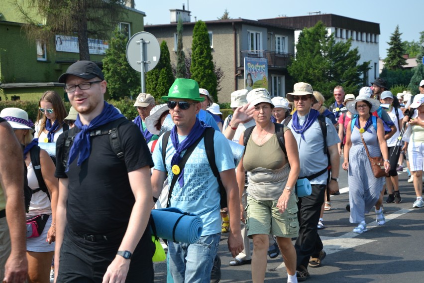 Pielgrzymi z Rybnika niosą prośby do Maryi