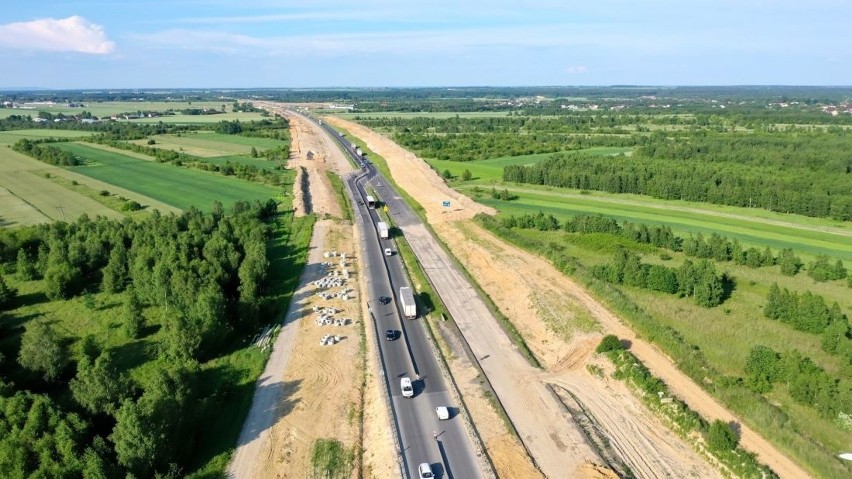 Własnie tak DK 1, czyli gierkówka, zmienia się w betonową...