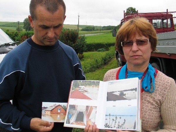 Mieszkańcy Sokolnik przywieźli fotograficzną dokumentację...