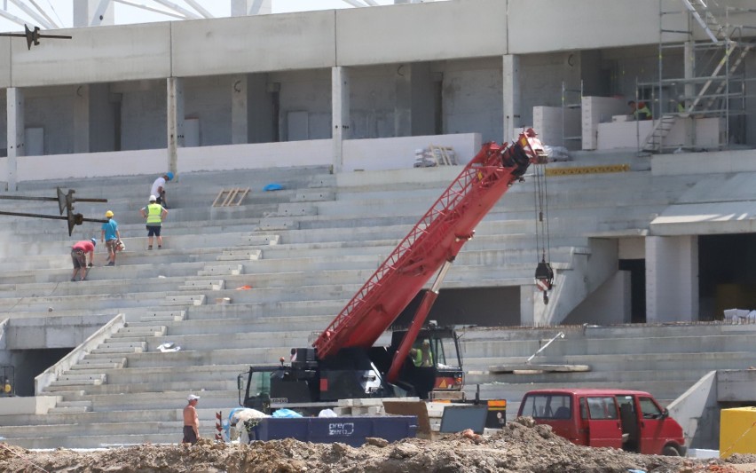 Trwa budowa nowego stadionu dla Radomiaka Radom. Co aktualnie dzieje się na placu? Sprawdziliśmy postęp prac. Zobaczcie zdjęcia
