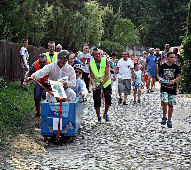 Zjazd na byle czym był jedną z wielu atrakcji sobotniego święta.