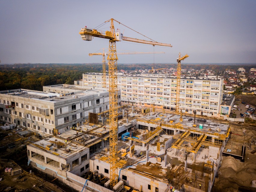 Sierpień upłynął budowlańcom pod znakiem prac wewnątrz...