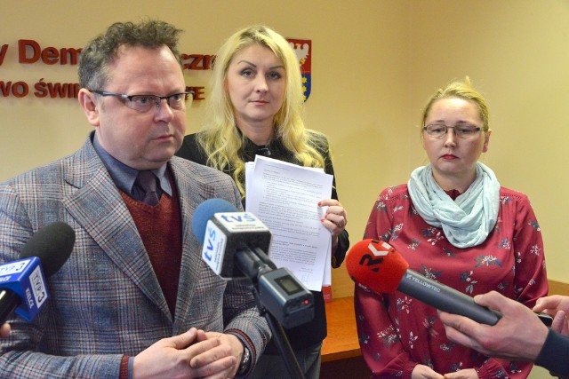 Poseł Andrzej Szejna i Małgorzata Marenin, szefowa gabinetu ocenili negatywnie reformę sądownictwa, apelowali do rządu o usunięcie błędów i zapowiedzieli  utworzenie Centrum Praw Kobiet.