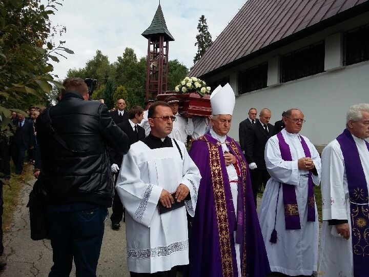 Pogrzeb byłego arcybiskupa Józefa Wesołowskiego w Czorsztynie [ZDJĘCIA]