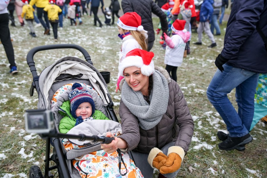 Dzieci pobiegły w Biegu Mikołajów 2017 w Krakowie