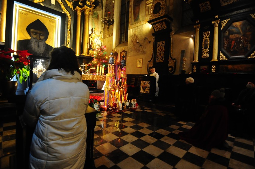 Tajemniczy święty z Libanu czyni cuda w Krakowie. Co miesiąc odbywa się specjalna msza [ZDJĘCIA]