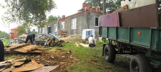 Staruszka-świetlica w Donosach przechodzi generalny remont. W listopadzie... ma być jak nowa. 