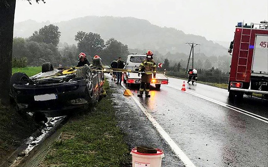 DK 28. BMW z powiatu tarnowskiego rozbiło się w powiecie limanowskim